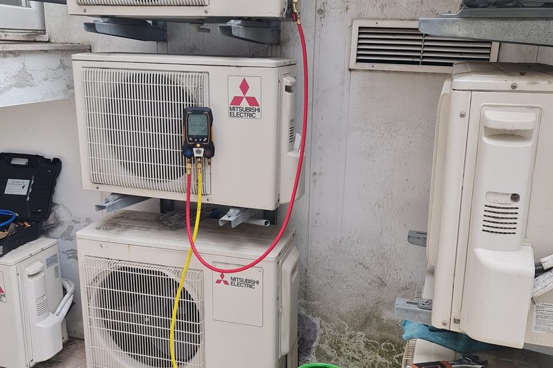 Diagnóstico com manómetro digital em unidades exteriores Mitsubishi Electric