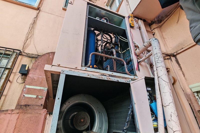 Diagnóstico elétrico numa unidade de climatização aberta em terraço, Setúbal