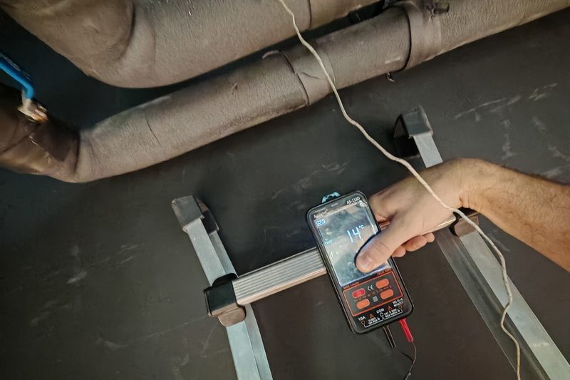 Medição de temperatura nas tubagens de refrigerante